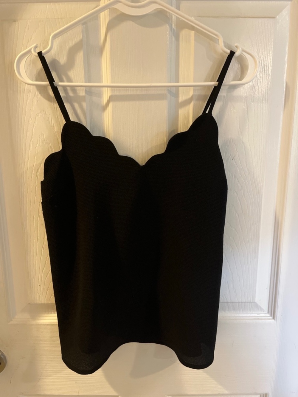 Monteau Los Angeles Black Scalloped Sweetheart Cami Top – Small